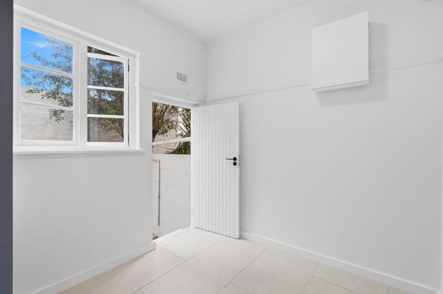 2 Bedroom Property for Sale in Sea Point Western Cape